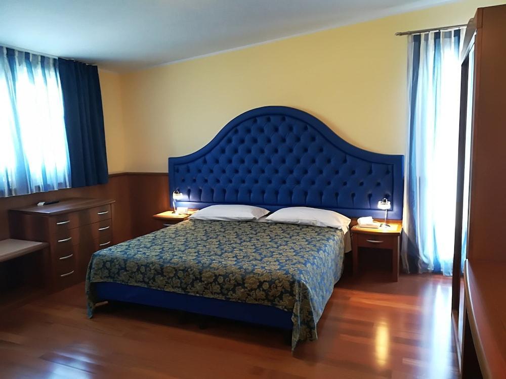 Hotel Nike Giardini Naxos Esterno foto