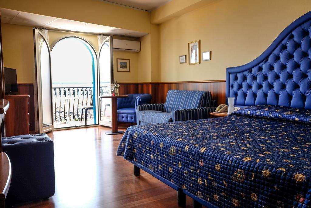 Hotel Nike Giardini Naxos Esterno foto