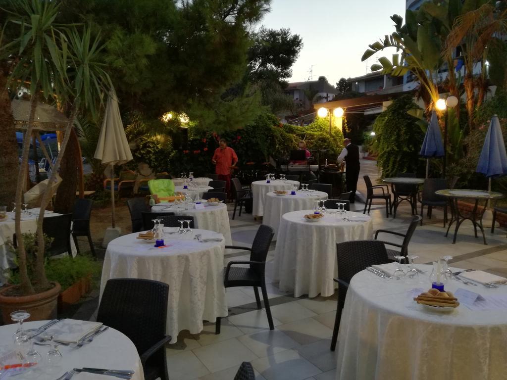 Hotel Nike Giardini Naxos Esterno foto