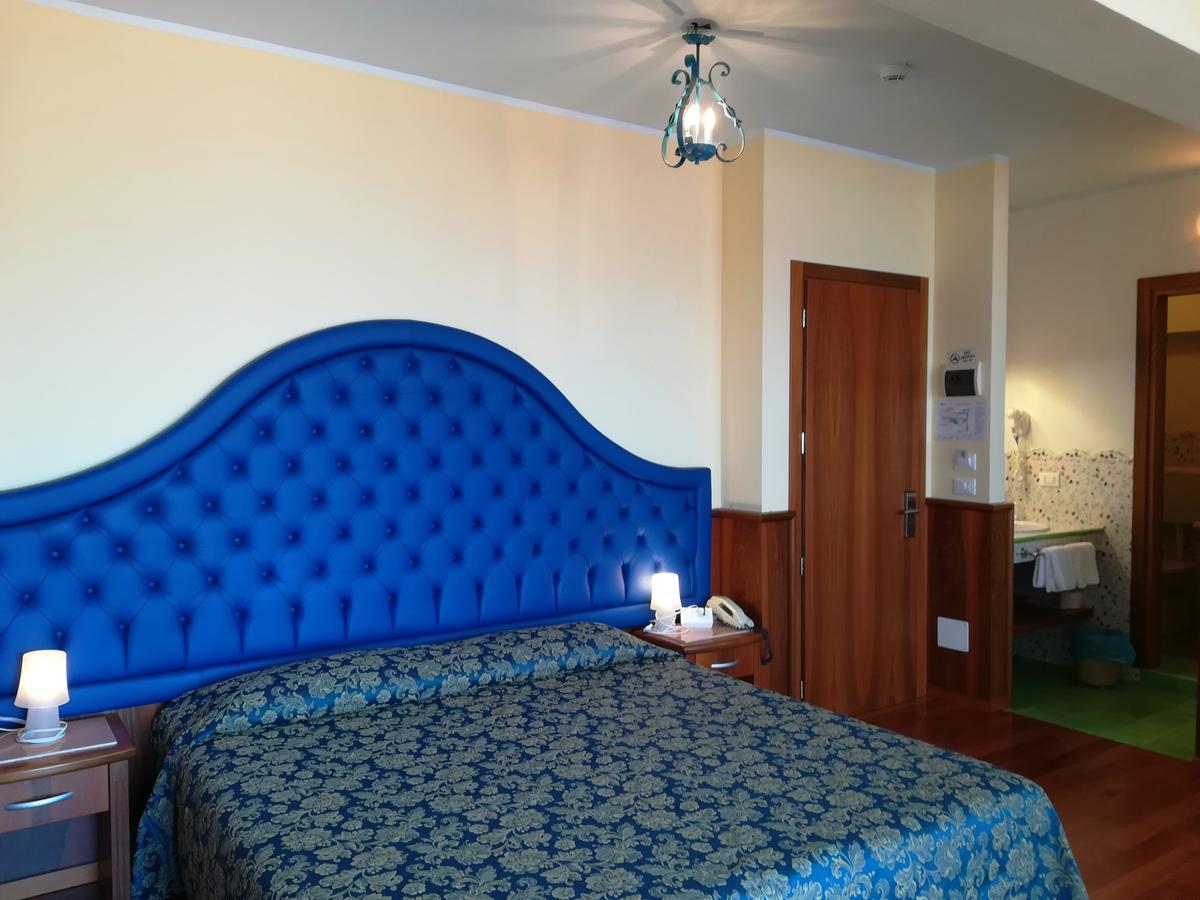 Hotel Nike Giardini Naxos Esterno foto